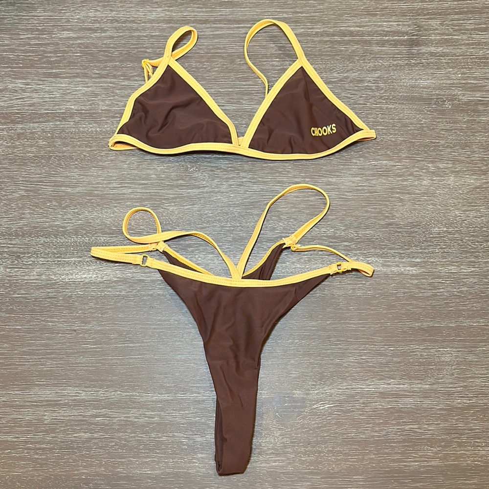 Brown and yellow chooks bikini set!💛🤎